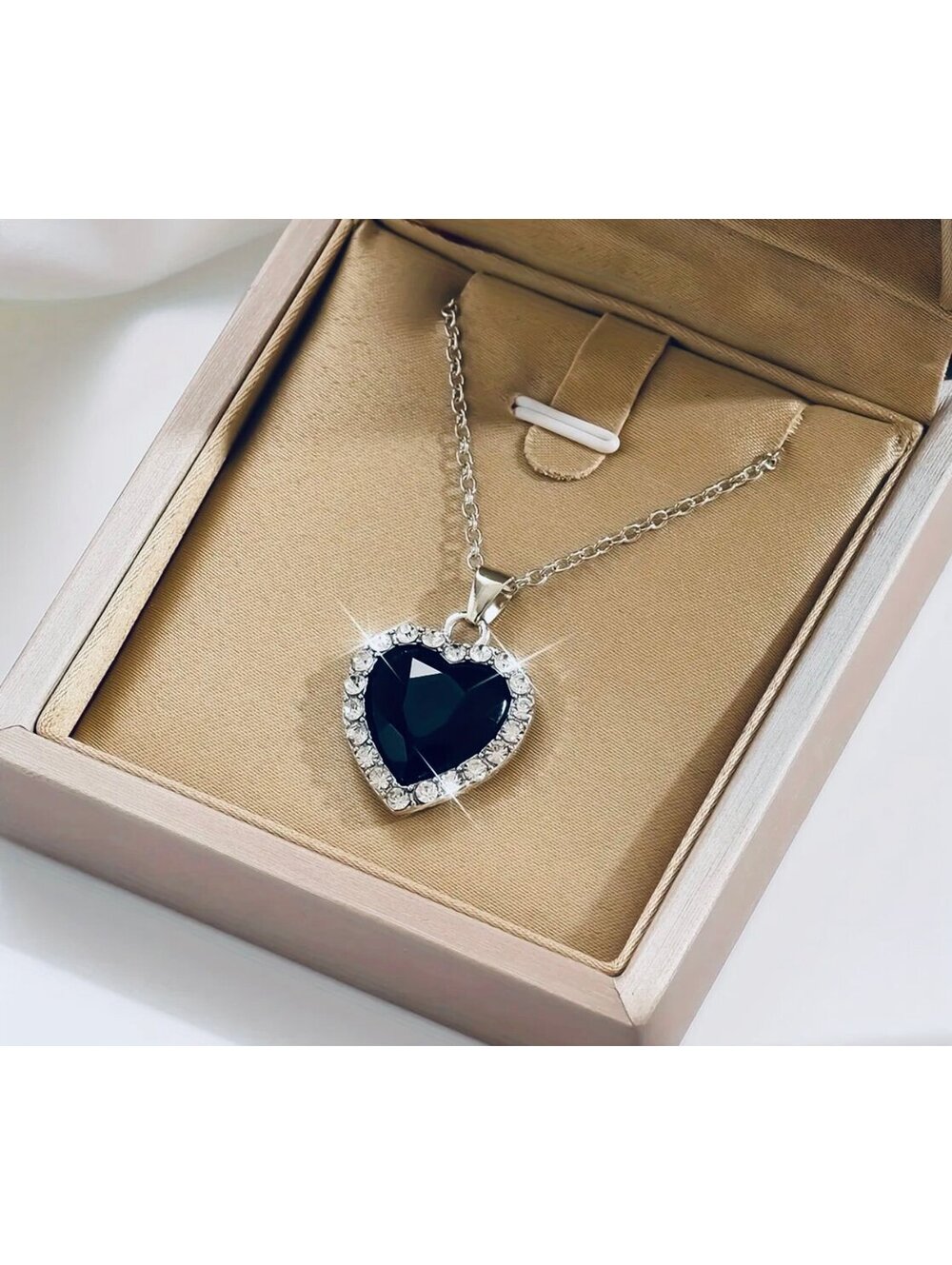 New - Elegant Princess Rhinestone Heart Necklace with Zircon accents - Black